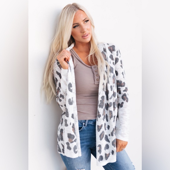 Cozy Leopard Cardigan - Picture 2 of 4